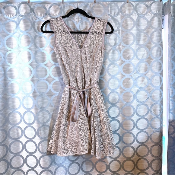 Betsy & Adam Metallic Lace Prom Dress Size 4 EUC - Picture 6 of 8